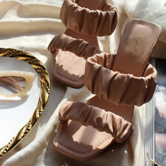 🚨FEW PAIRS LEFT// Double Ruched bllush Sandal - Picture 3 of 5